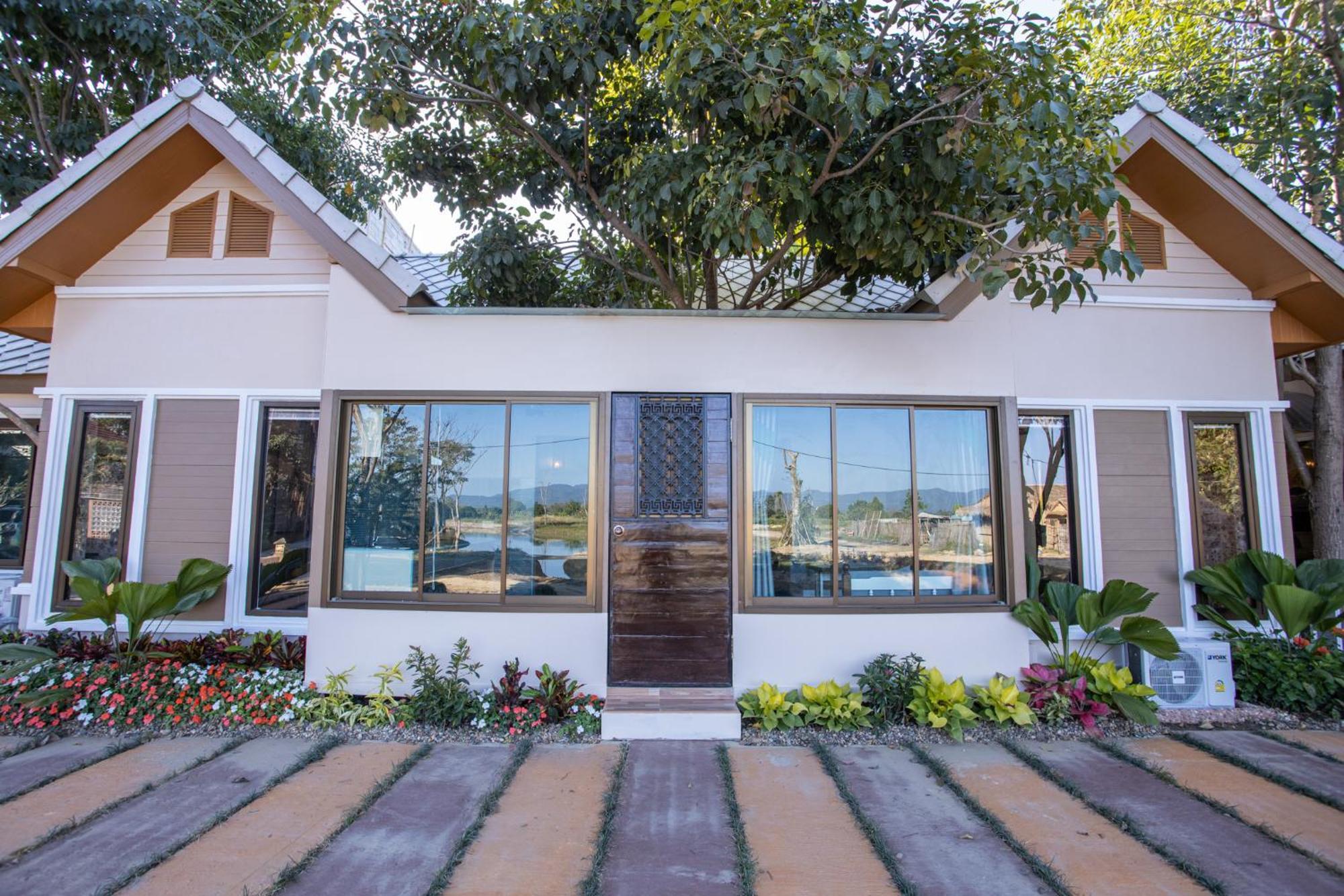 Mana-An Lake Hill Resort มานาอันเลคฮิลล์รีสอร์ต チエンマイ エクステリア 写真