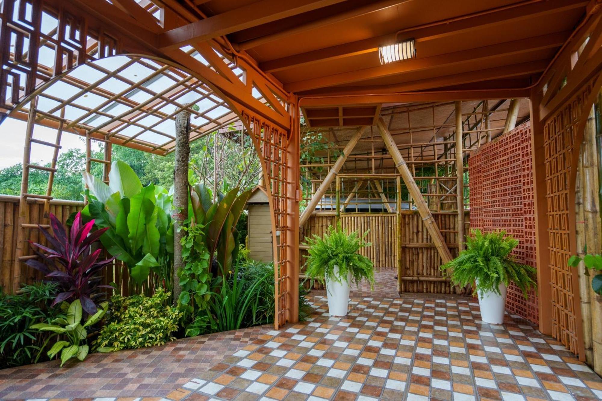 Mana-An Lake Hill Resort มานาอันเลคฮิลล์รีสอร์ต チエンマイ エクステリア 写真
